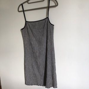 Aritzia Wilfred Jazz Dress in black and white seersucker